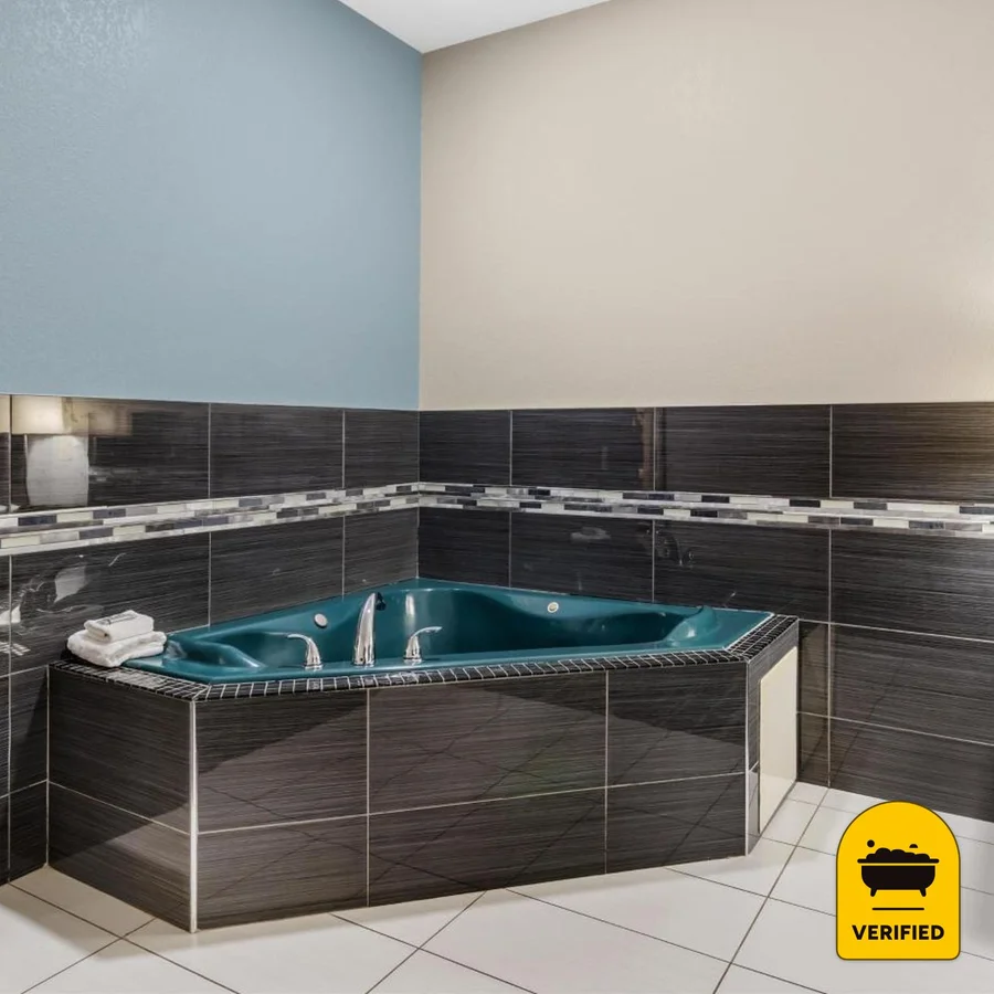 Best Western Commerce Inn: the King Spa Room in Commerce, GA
