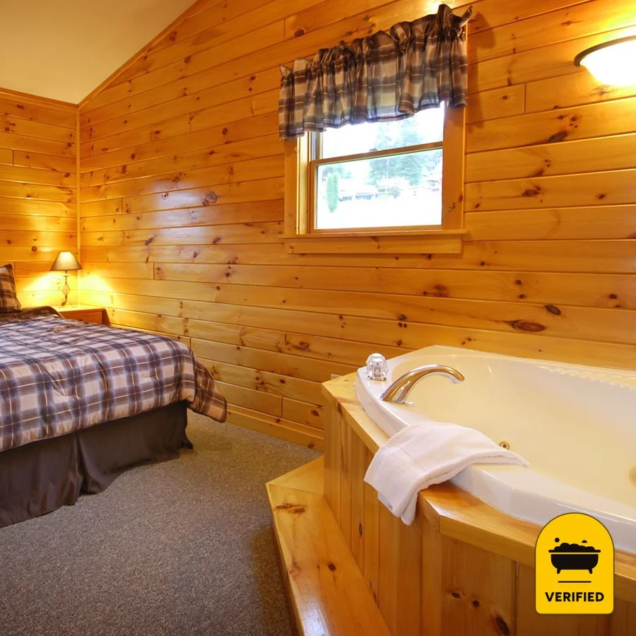 Lopstick: the Osprey Jacuzzi Cabin in Pittsburg, NH