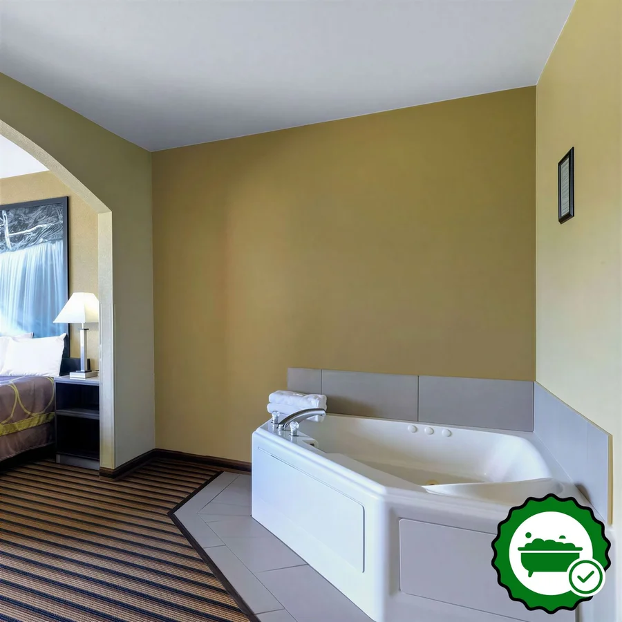Super 8 by Wyndham Nixa/Springfield Area - Verified Jacuzzi In-Room