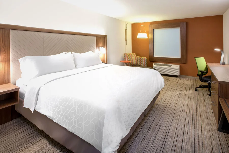 Holiday Inn Express & Suites Fulton, an IHG hotel - Guest Room image