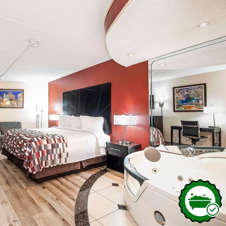 Red Roof Inn & Suites Macon - Verified Jacuzzi In-Room