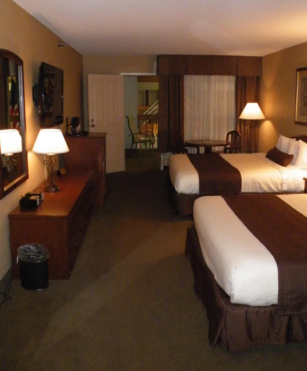 C'mon Inn - Guest Room image