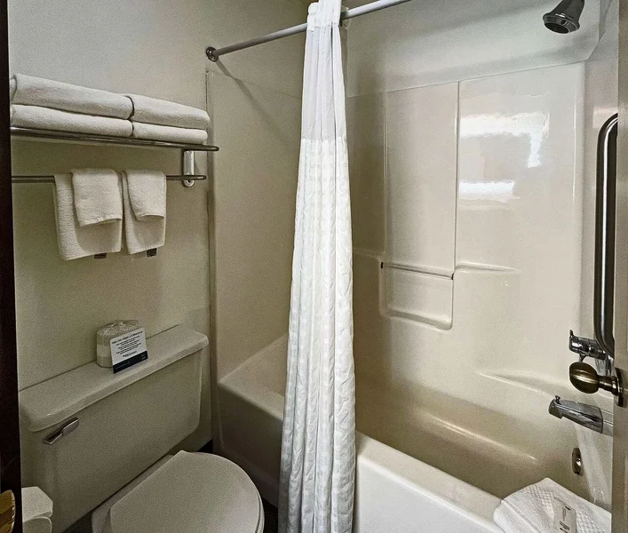 Quality Inn - Featured hot tub