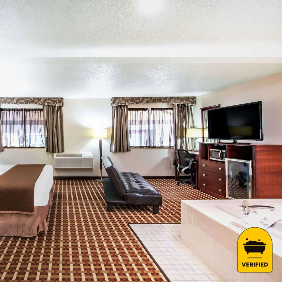 Super 8 By Wyndham Harlingen TX: the King Jacuzzi Studio Suite in Harlingen, TX