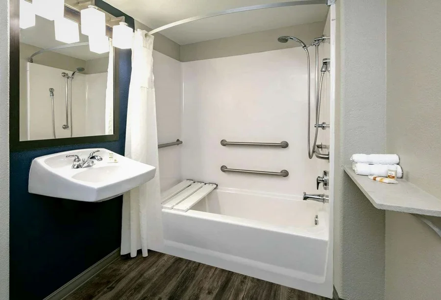 La Quinta Inn & Suites by Wyndham Horn Lake / Southaven Area - Featured hot tub