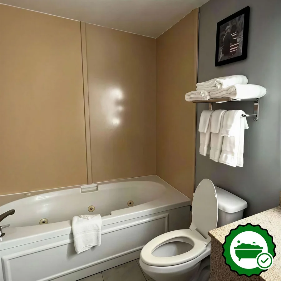 AmericInn by Wyndham Marshfield - Verified Jacuzzi In-Room