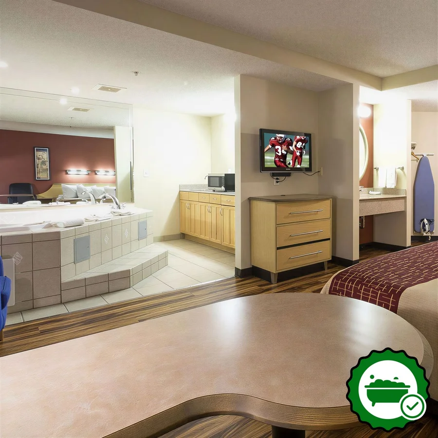 Red Roof Inn & Suites Philadelphia - Bellmawr - Verified Jacuzzi In-Room