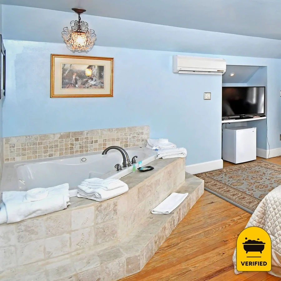 The Country Inn of Berkeley Springs: the King Soaking Tub Suite in Berkeley Springs, WV