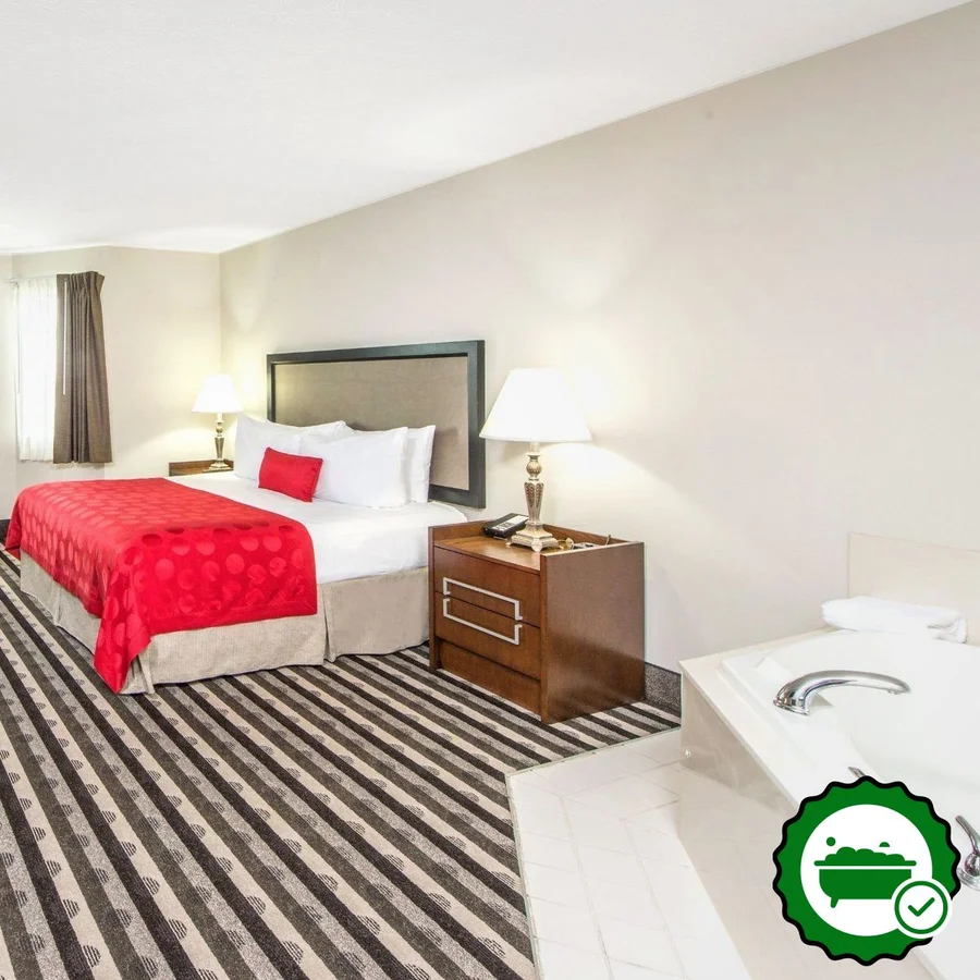 Ramada by Wyndham Springfield North - Verified Jacuzzi In-Room
