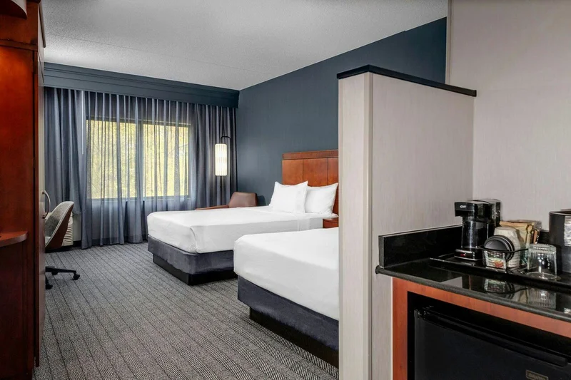 Courtyard Pittsburgh Greensburg - Guest Room image
