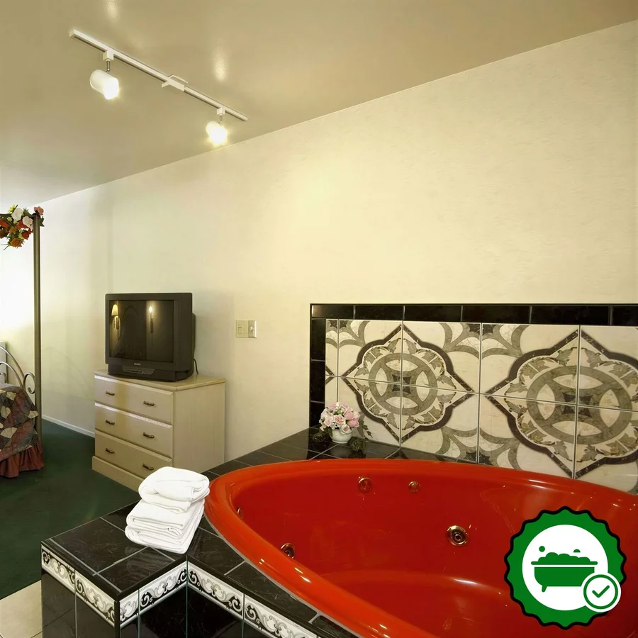 Days Inn by Wyndham Riverside Tyler Mall - Verified Jacuzzi In-Room