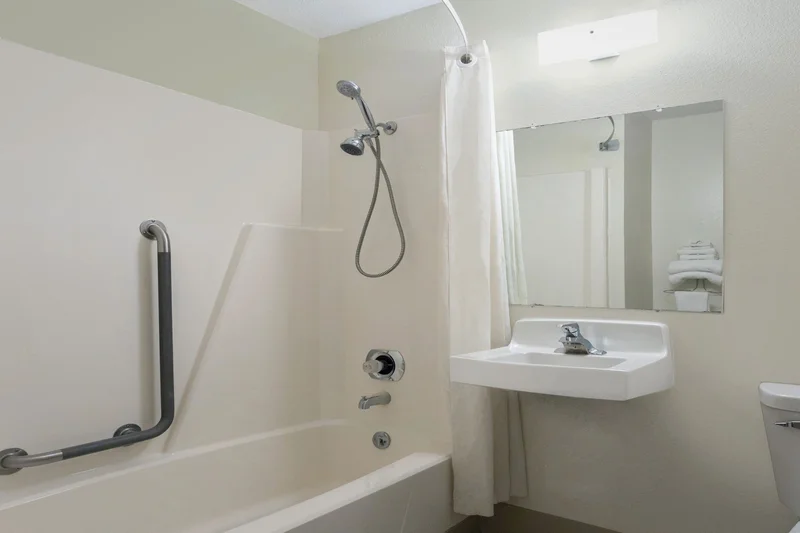 Super 8 by Wyndham Wisconsin Dells - Featured hot tub