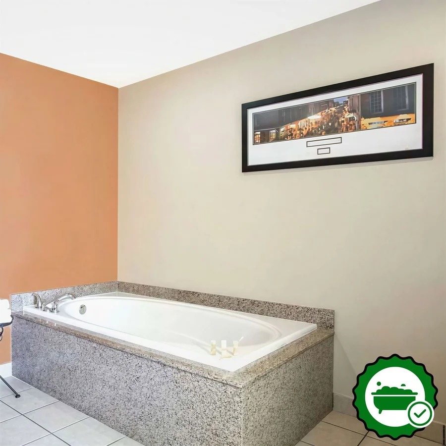 Days Inn & Suites by Wyndham Thibodaux - Verified Jacuzzi In-Room