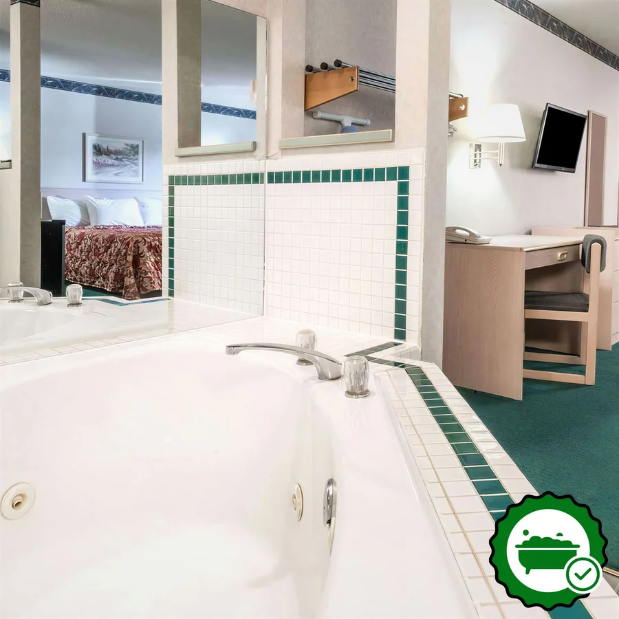 Knights Inn Ottawa - Verified Jacuzzi In-Room