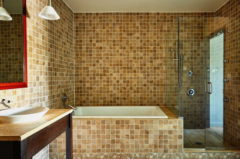 The Harbor Front Inn - Featured hot tub
