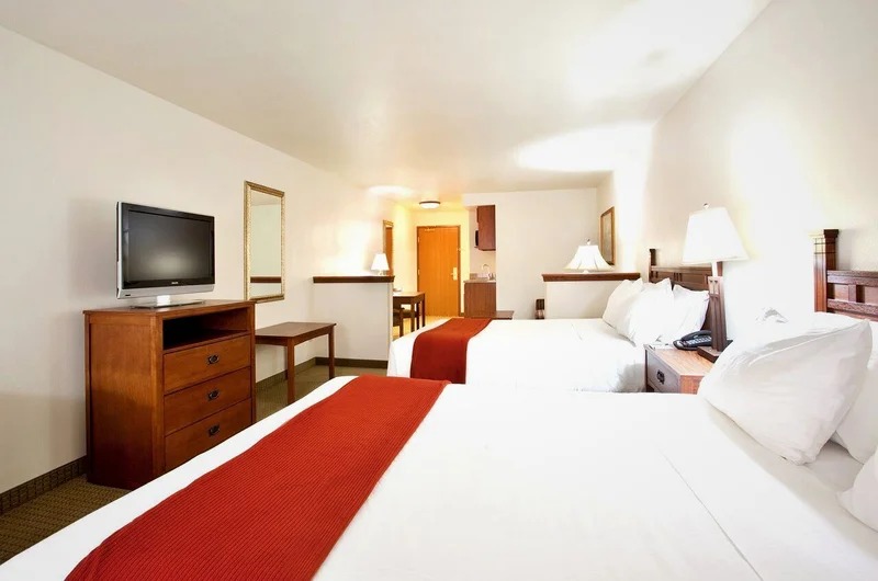 Holiday Inn Express & Suites Mattoon By IHG - Guest Room image