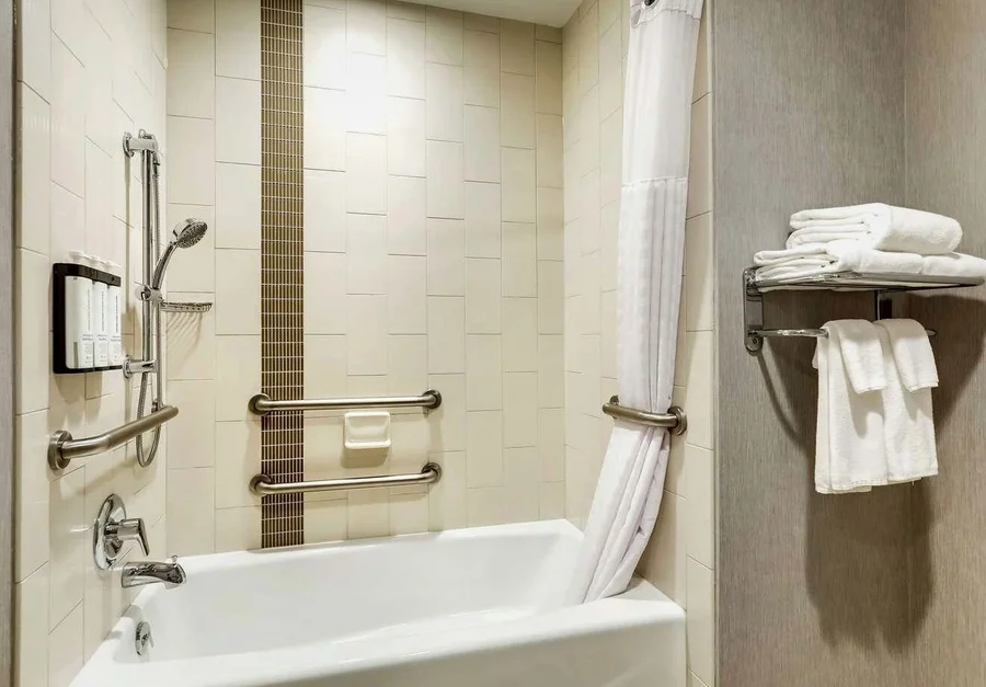 Hyatt Place St. Louis/Chesterfield - Featured hot tub