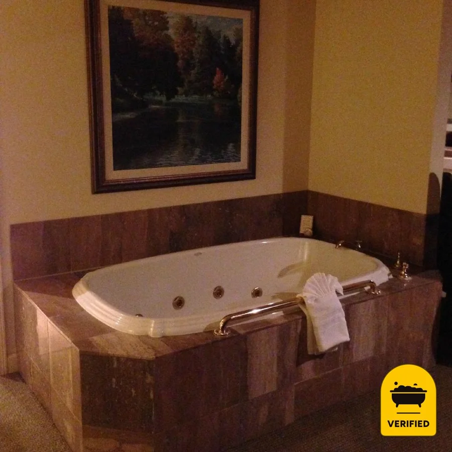 Tickle Pink Inn: the Deluxe Ocean View Whirlpool Suite in Carmel, CA