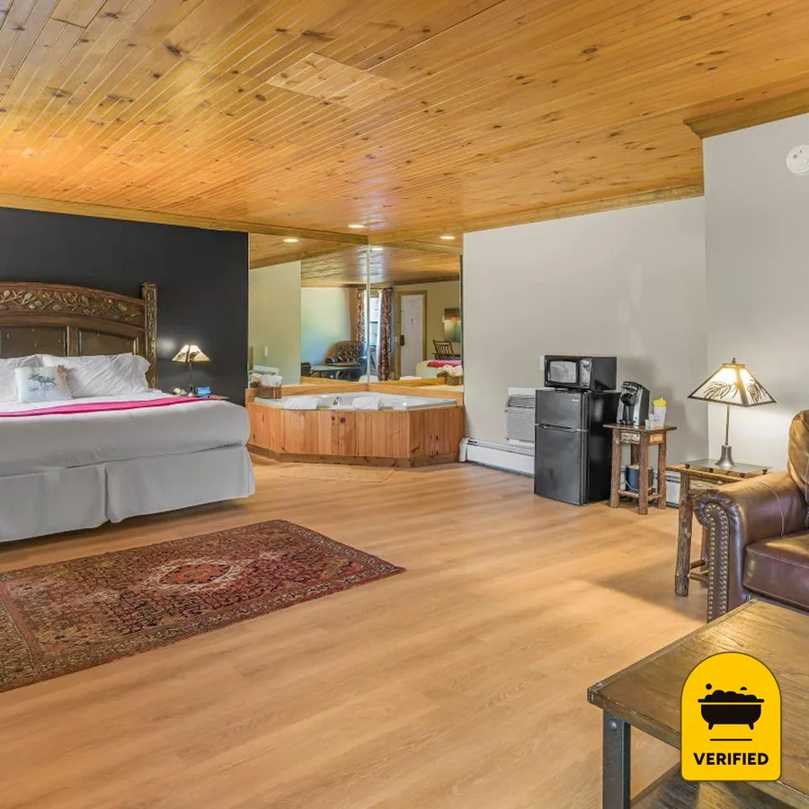 Great Pines: the One-Bedroom Hot Tub Suite in Old Forge, NY