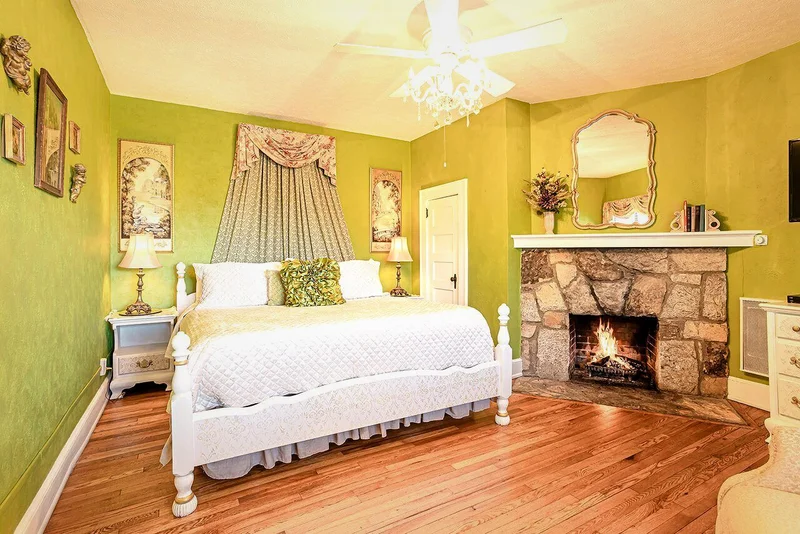 Echo Mountain Inn - Guest Room image