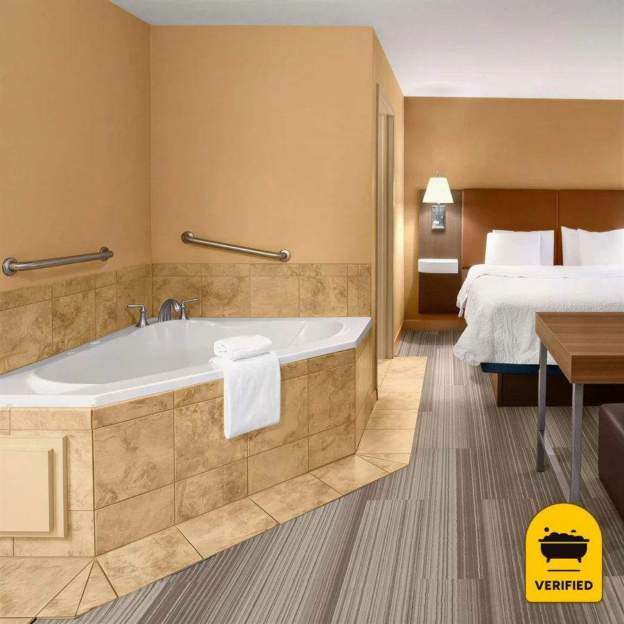 Hampton Inn & Suites Banning-Beaumont: the King Whirlpool Studio in Banning, CA