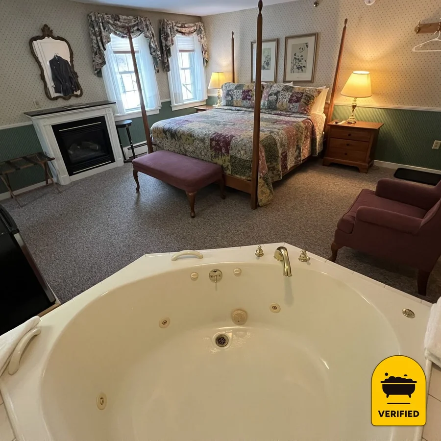 Echo Lake Inn, the water at Ludlow