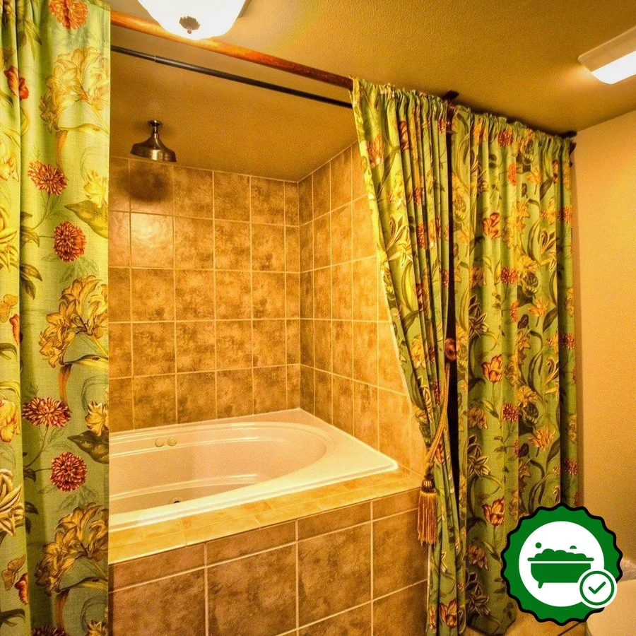 Sandy Cove Inn - Verified Jacuzzi In-Room