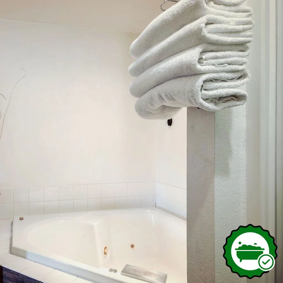 The Simmer Motel - Verified Jacuzzi In-Room