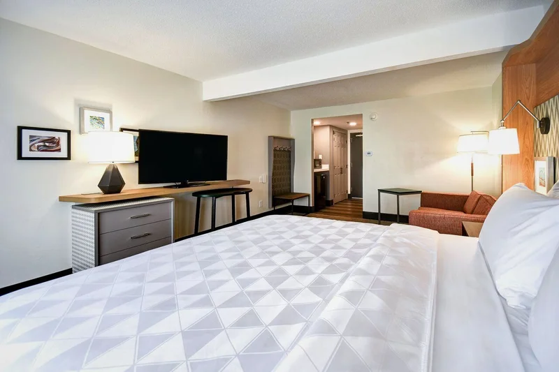Holiday Inn Allentown-bethlehem By IHG - Guest Room image