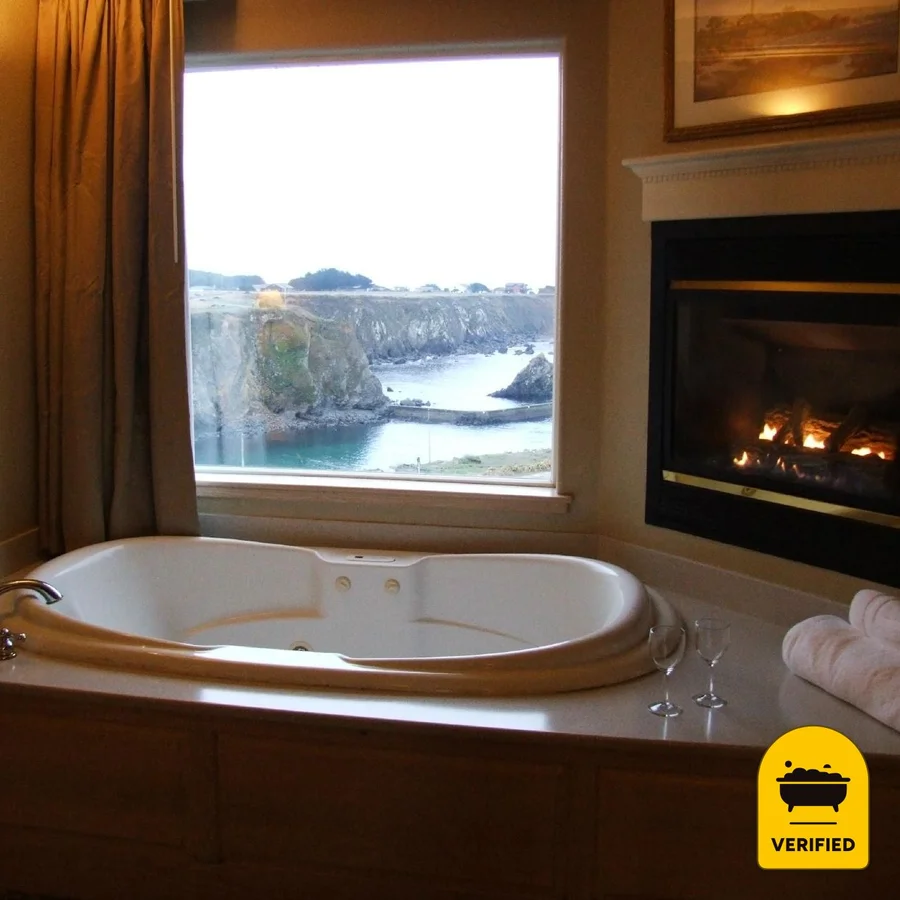 North Cliff Hotel: the King Spa Suite in Fort Bragg, CA