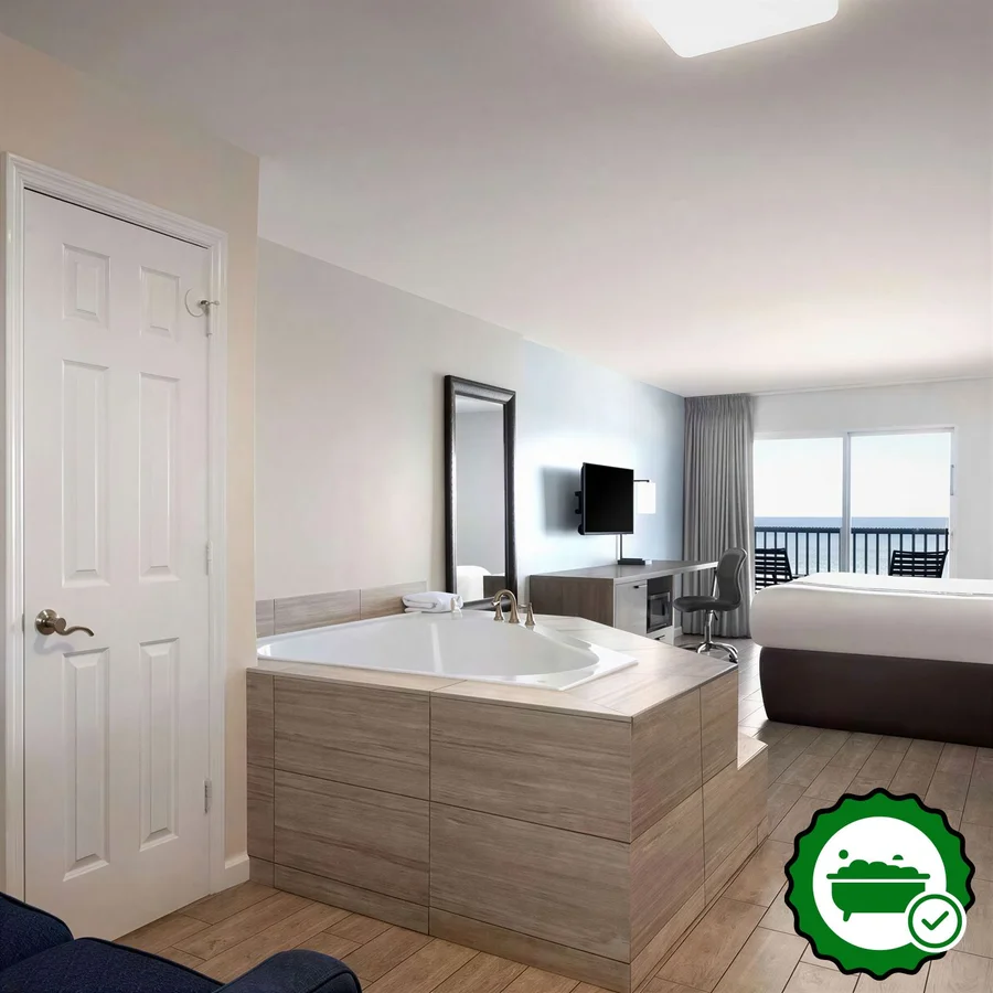 La Quinta Inn & Suites by Wyndham Oceanfront Daytona Beach - Verified Jacuzzi In-Room