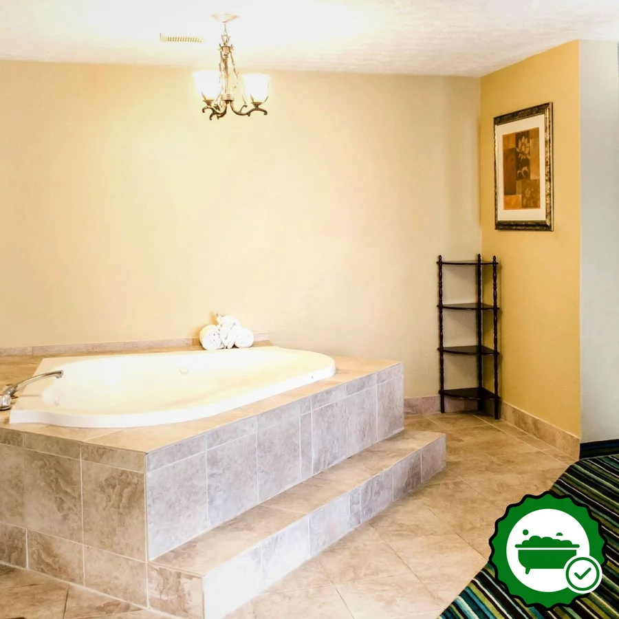 Quality Inn & Suites Medina - Akron West - Verified Jacuzzi In-Room