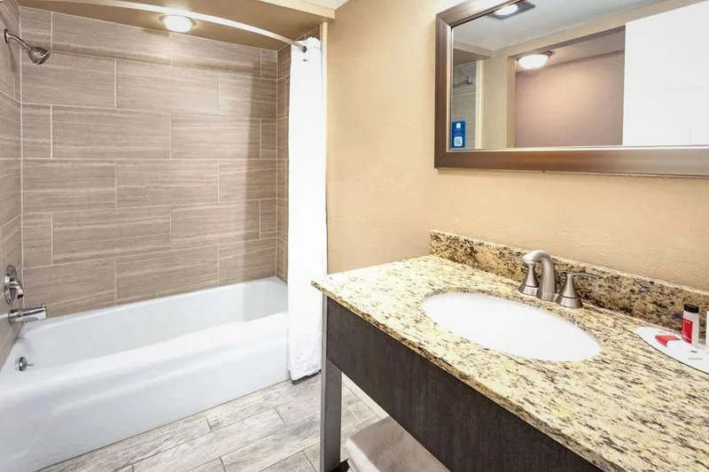 Super 8 by Wyndham Marysville/Port Huron Area - Featured hot tub