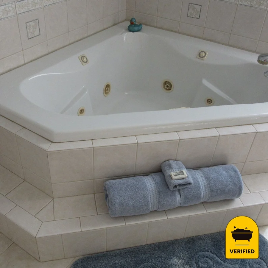 Plain & Fancy Bed & Breakfast: the Scarlett's Hideaway Jacuzzi Suite in Ironton, MO