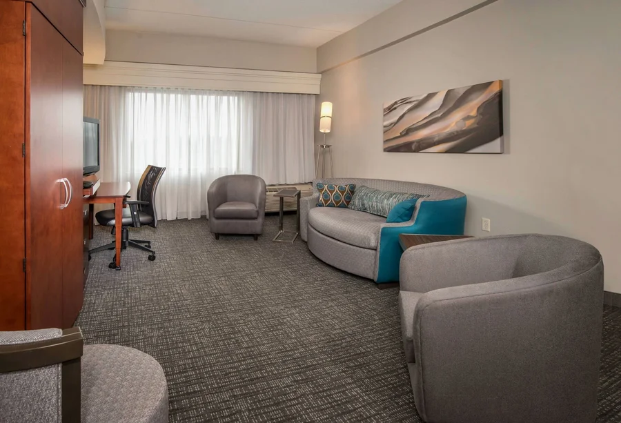 Courtyard Hagerstown - Guest Room image