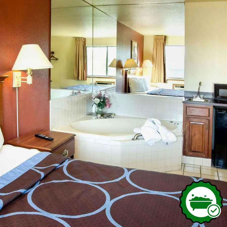 Rodeway Inn Florence - Cincinnati South - Verified Jacuzzi In-Room