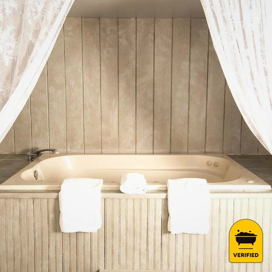 The Vermont Inn: the Otter Creek Whirlpool Suite in Mendon, VT