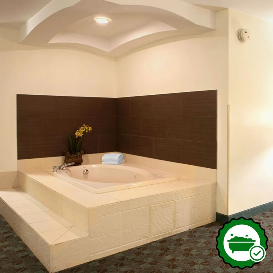 Holiday Inn Express & Suites Canton, an IHG hotel - Verified Jacuzzi In-Room