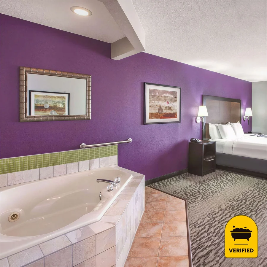 La Quinta Inn & Suites By Wyndham Erie, the water at Erie