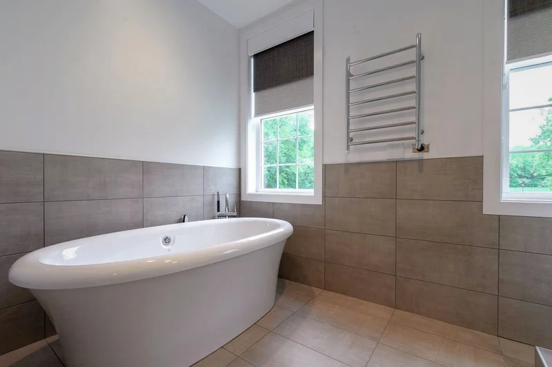 The Whittaker Inn - Featured hot tub