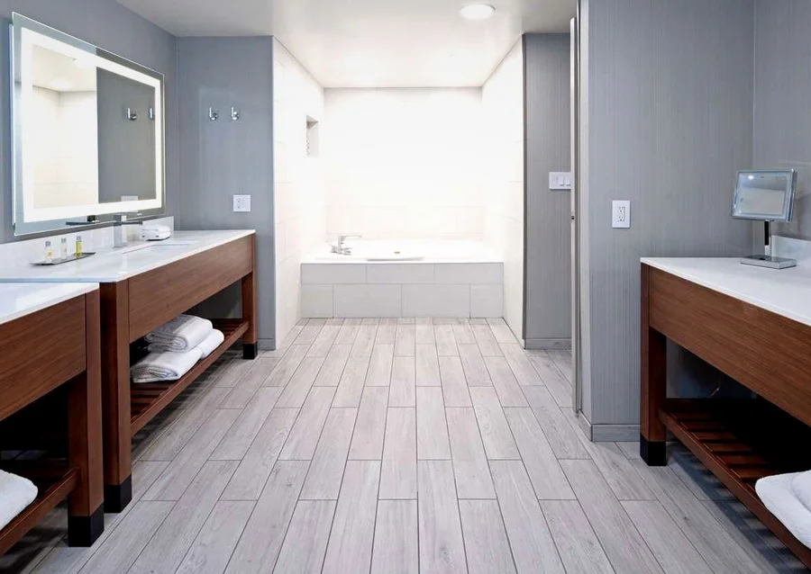 DoubleTree by Hilton Hotel Bakersfield - Featured hot tub