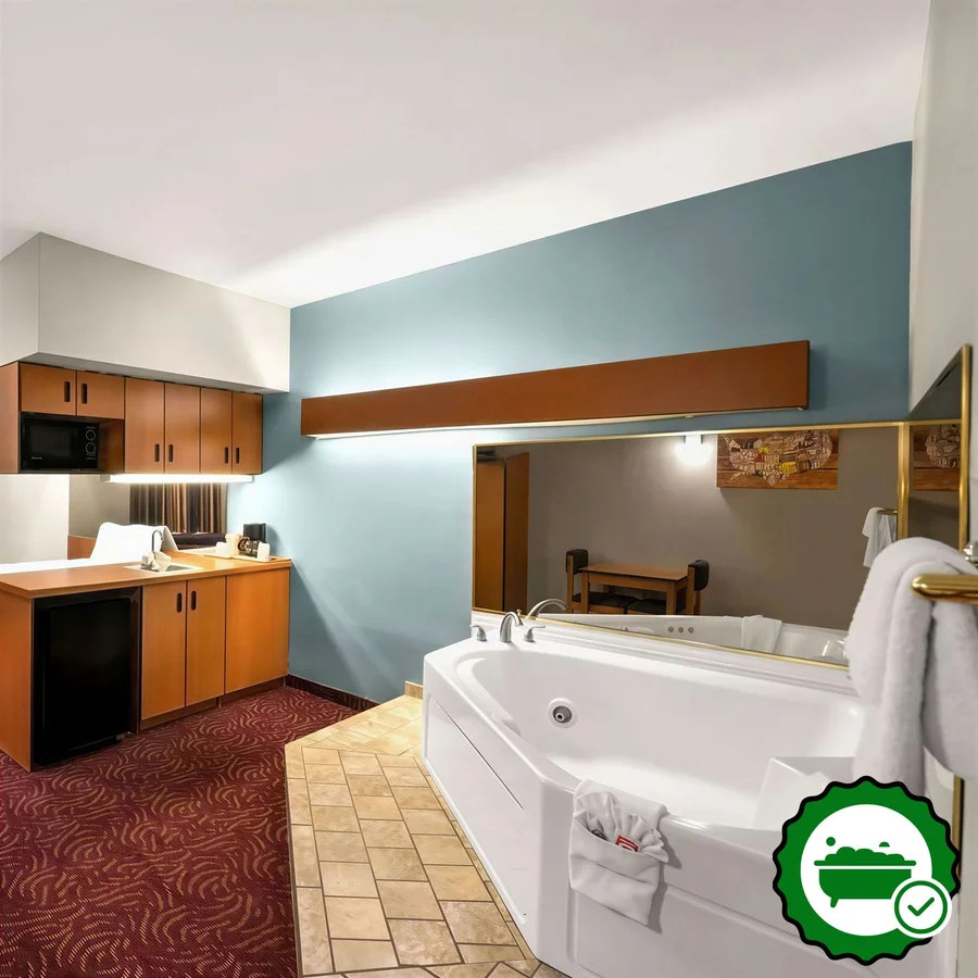 Econo Lodge Inn & Suites - Verified Jacuzzi In-Room