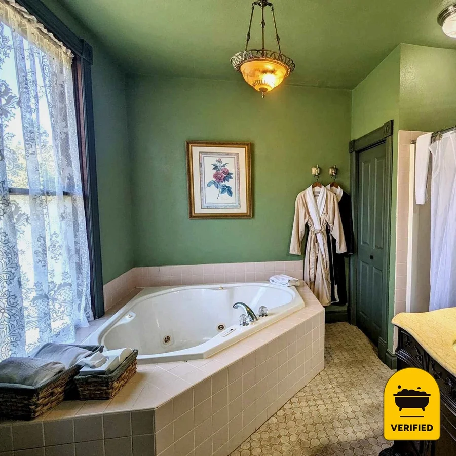 Swantown Inn: the Astoria in Olympia, WA