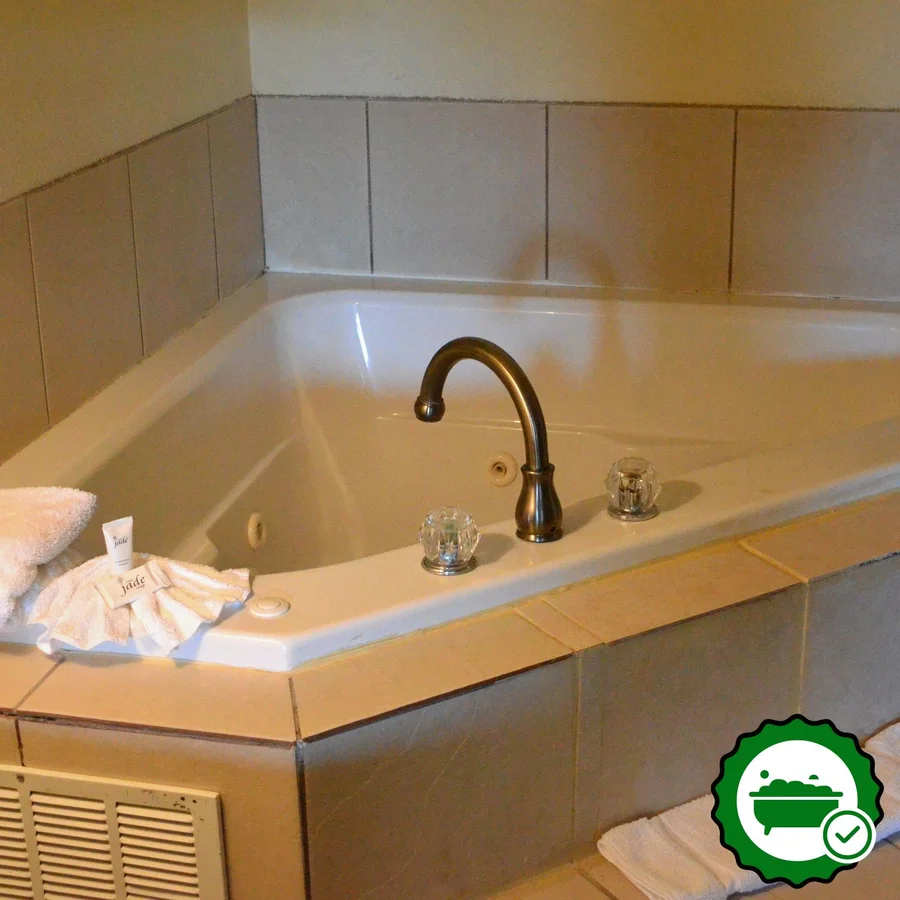 Home Inn & Suites Montgomery - Verified Jacuzzi In-Room