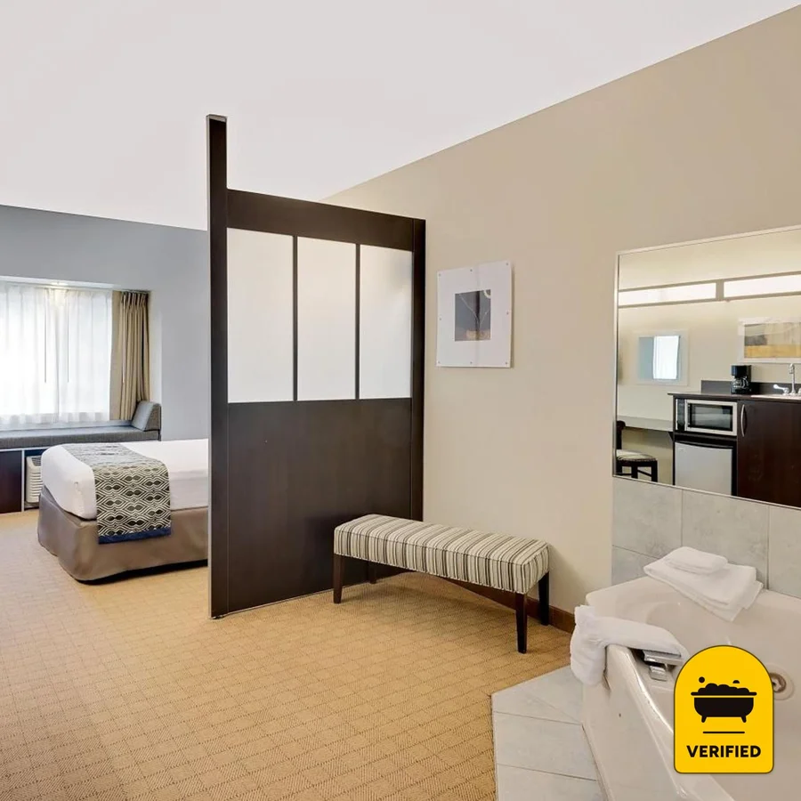 Microtel Inn & Suites by Wyndham Geneva: the Jacuzzi Suite in Geneva, NY