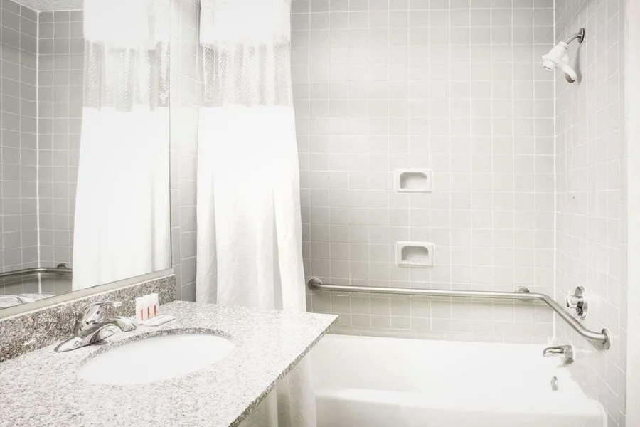 Ramada by Wyndham Wytheville - Featured hot tub