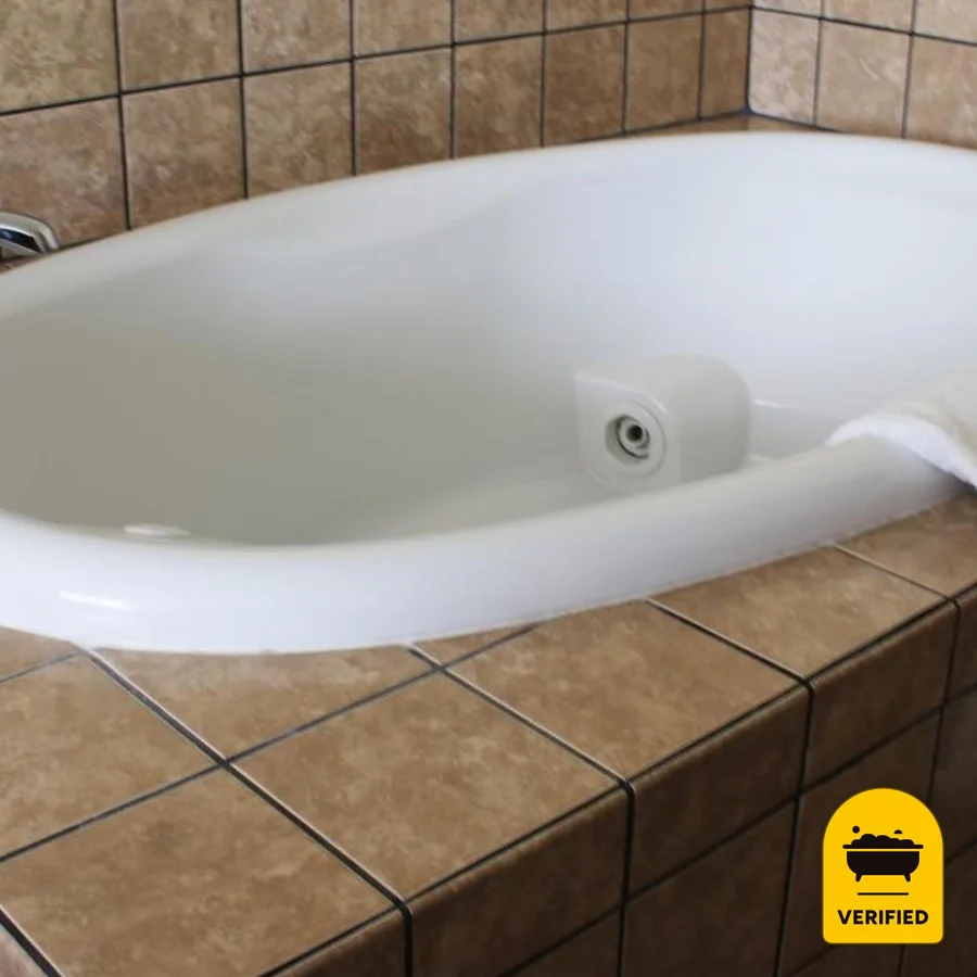 The Edgewood Hotel and Suites: the Hot Tub Single Room in Fairbury, NE