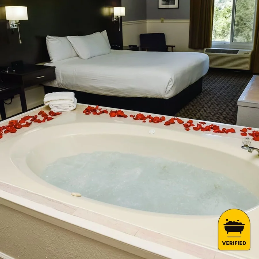 Lake Natoma Inn: the Superior King Whirlpool Room in Folsom, CA