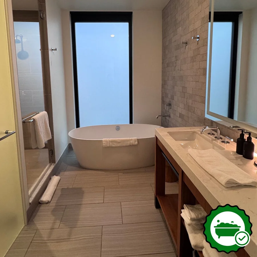 Limelight Denver - Verified Jacuzzi In-Room