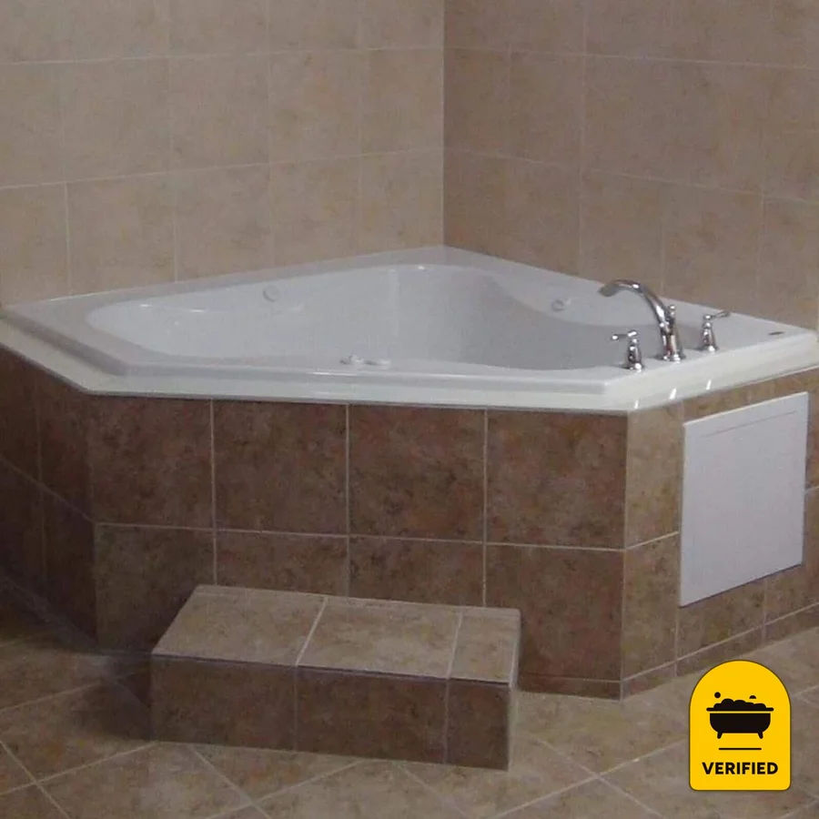 Voyager Inn: the King Jetted Tub Classic Suite in Aliceville, AL